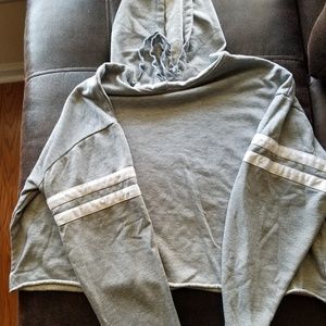 Super cute hooded sweatshirt - crop
